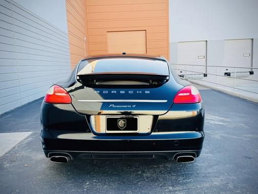 2013 Porsche Panamera 4