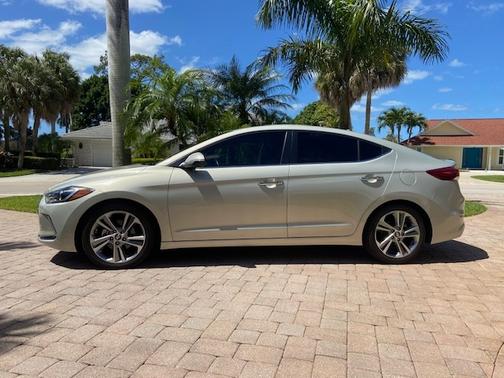 2017 Hyundai ELANTRA Limited