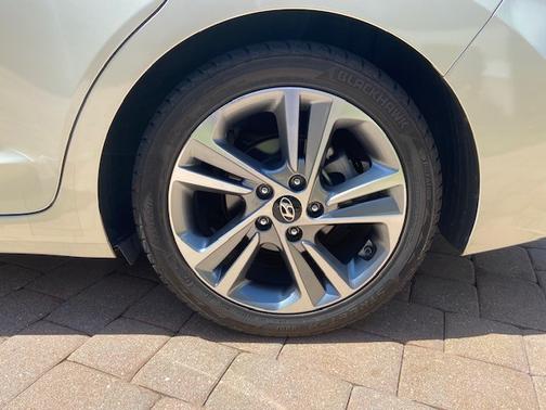 2017 Hyundai ELANTRA Limited