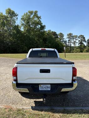 White 2019 Toyota Tacoma SR5