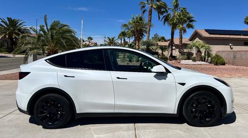 White 2024 Tesla Model Y Long Range