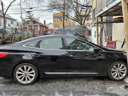 Black 2013 Hyundai Azera Base