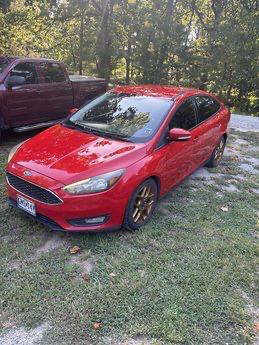 Red 2015 Ford Focus SE