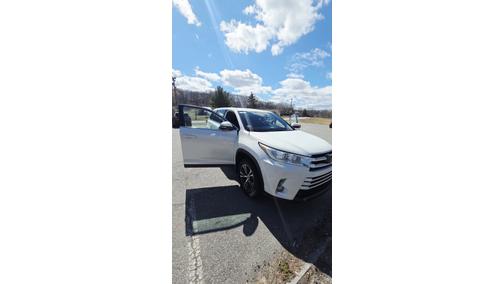 White 2019 Toyota Highlander LE
