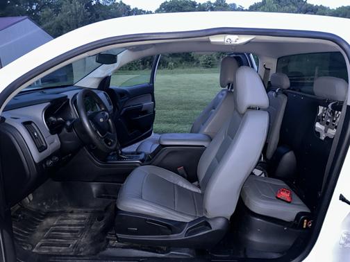 White 2016 Chevrolet Colorado WT