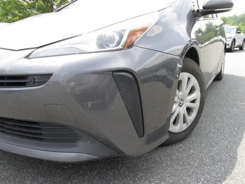 Gray 2019 Toyota Prius L