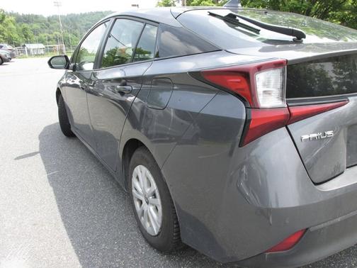 Gray 2019 Toyota Prius L