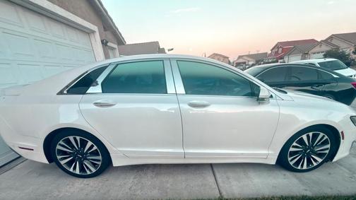 White 2017 Lincoln MKZ Reserve