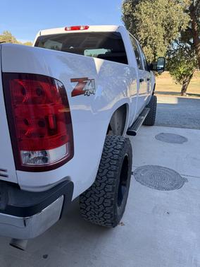 White 2014 GMC Sierra 2500 SLE