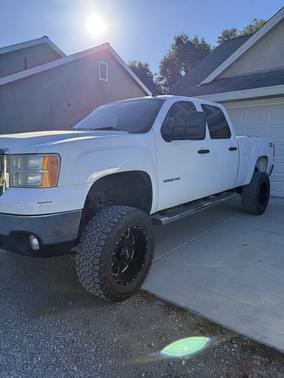 White 2014 GMC Sierra 2500 SLE