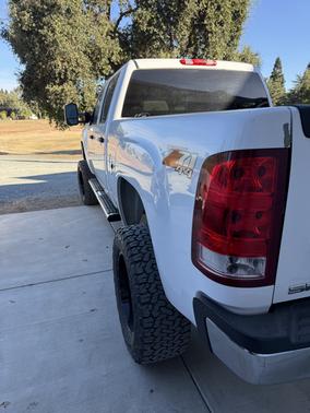White 2014 GMC Sierra 2500 SLE