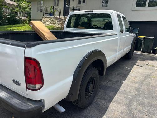 White 2003 Ford F-250 XL SuperCab Super Duty