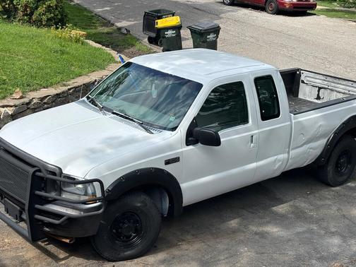 White 2003 Ford F-250 XL SuperCab Super Duty
