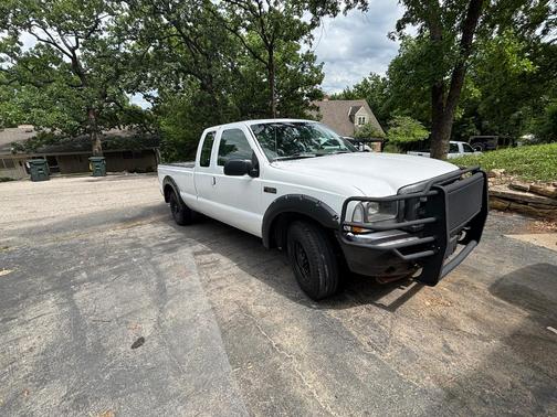 White 2003 Ford F-250 XL SuperCab Super Duty