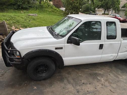 White 2003 Ford F-250 XL SuperCab Super Duty
