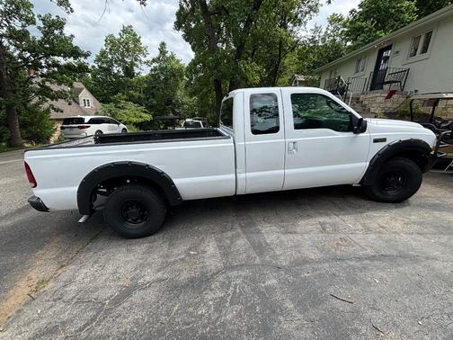 White 2003 Ford F-250 XL SuperCab Super Duty