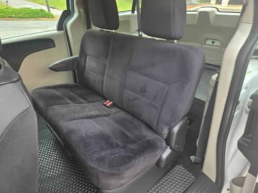 White 2014 Dodge Grand Caravan AVP/SE