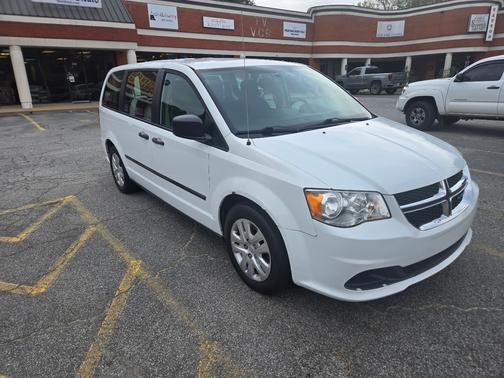 White 2014 Dodge Grand Caravan AVP/SE