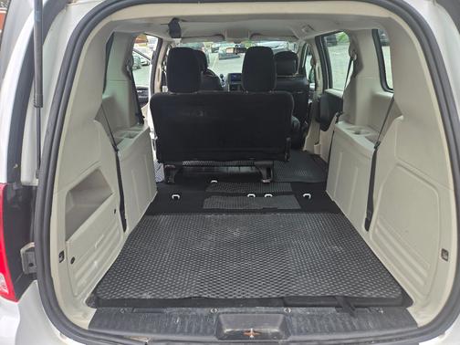 White 2014 Dodge Grand Caravan AVP/SE