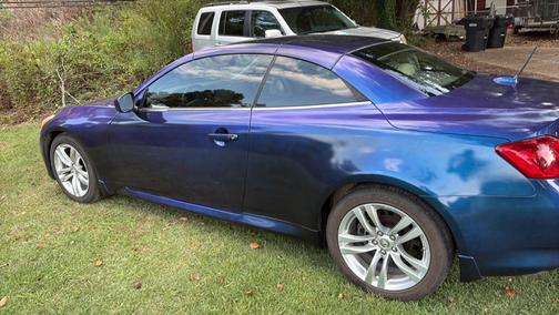 Red 2010 INFINITI G37 Base