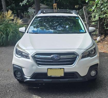 White 2018 Subaru Outback 2.5i Limited