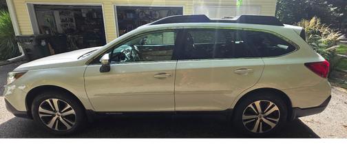 White 2018 Subaru Outback 2.5i Limited