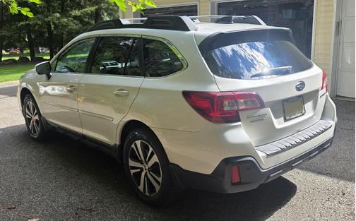 White 2018 Subaru Outback 2.5i Limited