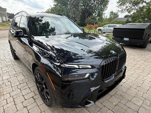 Black 2024 BMW X7 xDrive40i