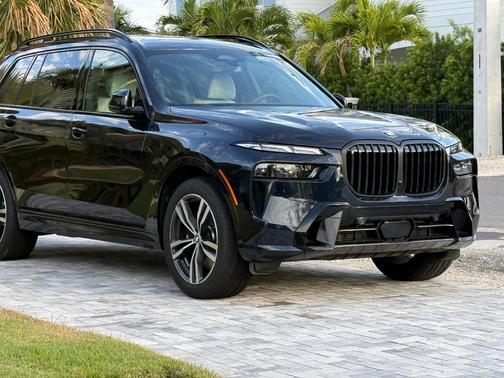 Black 2024 BMW X7 xDrive40i