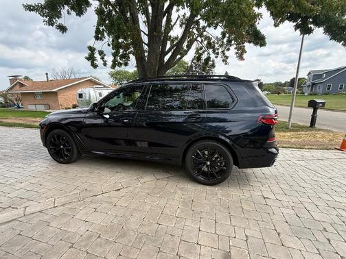 Black 2024 BMW X7 xDrive40i