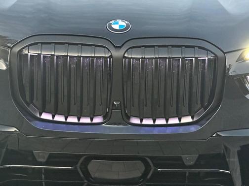 Black 2024 BMW X7 xDrive40i