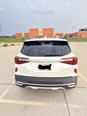 White 2022 Kia Seltos SX