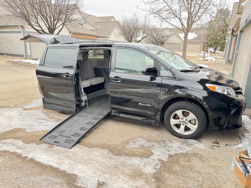 2020 Toyota Sienna LE Auto Access Seat