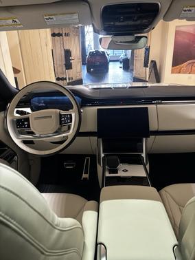 2025 Land Rover Range Rover P400 SE LWB 7 Seat