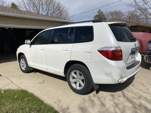 Photo 3 of 8 of 2010 Toyota Highlander Base