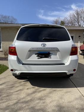 Photo 4 of 8 of 2010 Toyota Highlander Base