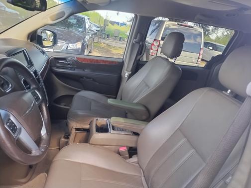 2012 Chrysler Town & Country Touring