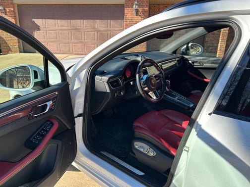 White 2017 Porsche Macan Macan S