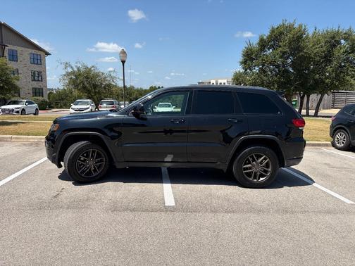 Black 2016 Jeep Grand Cherokee Laredo
