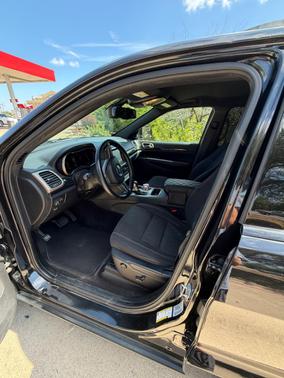 Black 2016 Jeep Grand Cherokee Laredo