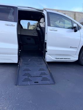 2025 Toyota Sienna Platinum