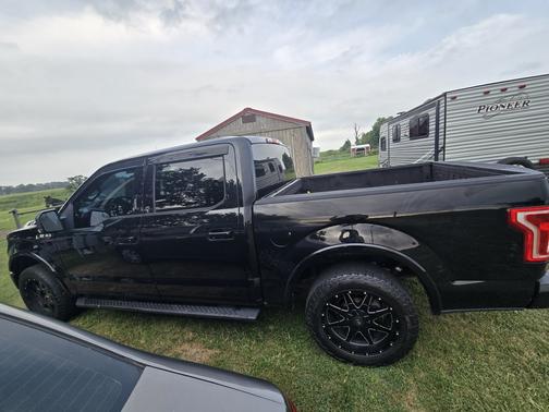 Black 2016 Ford F-150 XLT
