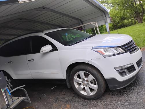White 2017 Chevrolet Traverse 1LT