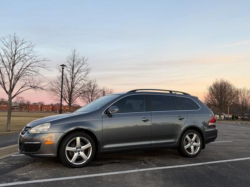 Gray 2009 Volkswagen Jetta 2.5 SE SportWagen