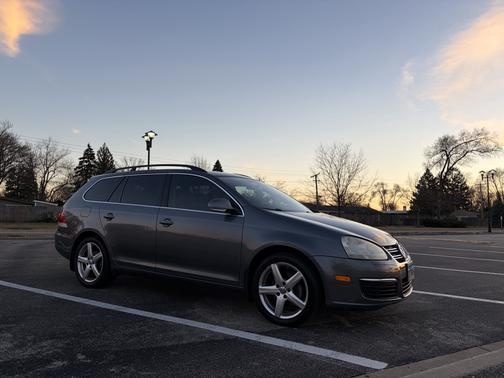 Gray 2009 Volkswagen Jetta 2.5 SE SportWagen