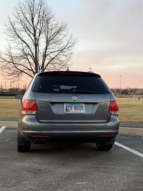 Gray 2009 Volkswagen Jetta 2.5 SE SportWagen