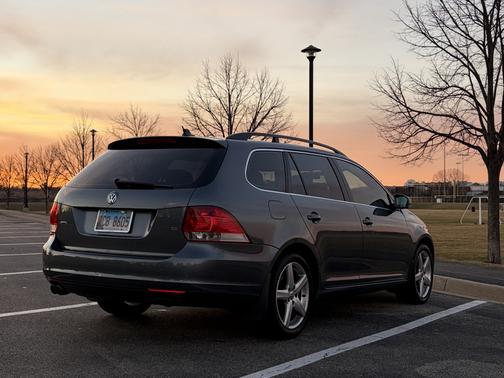 Gray 2009 Volkswagen Jetta 2.5 SE SportWagen