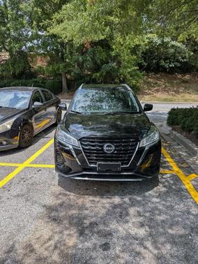 Black 2024 Nissan Kicks SV
