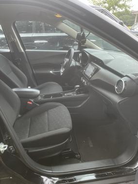 Black 2024 Nissan Kicks SV