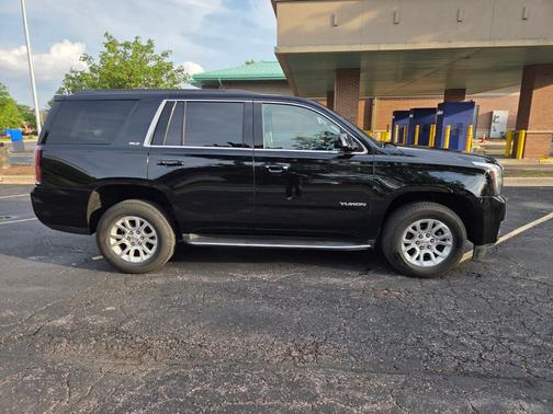 Black 2017 GMC Yukon SLT